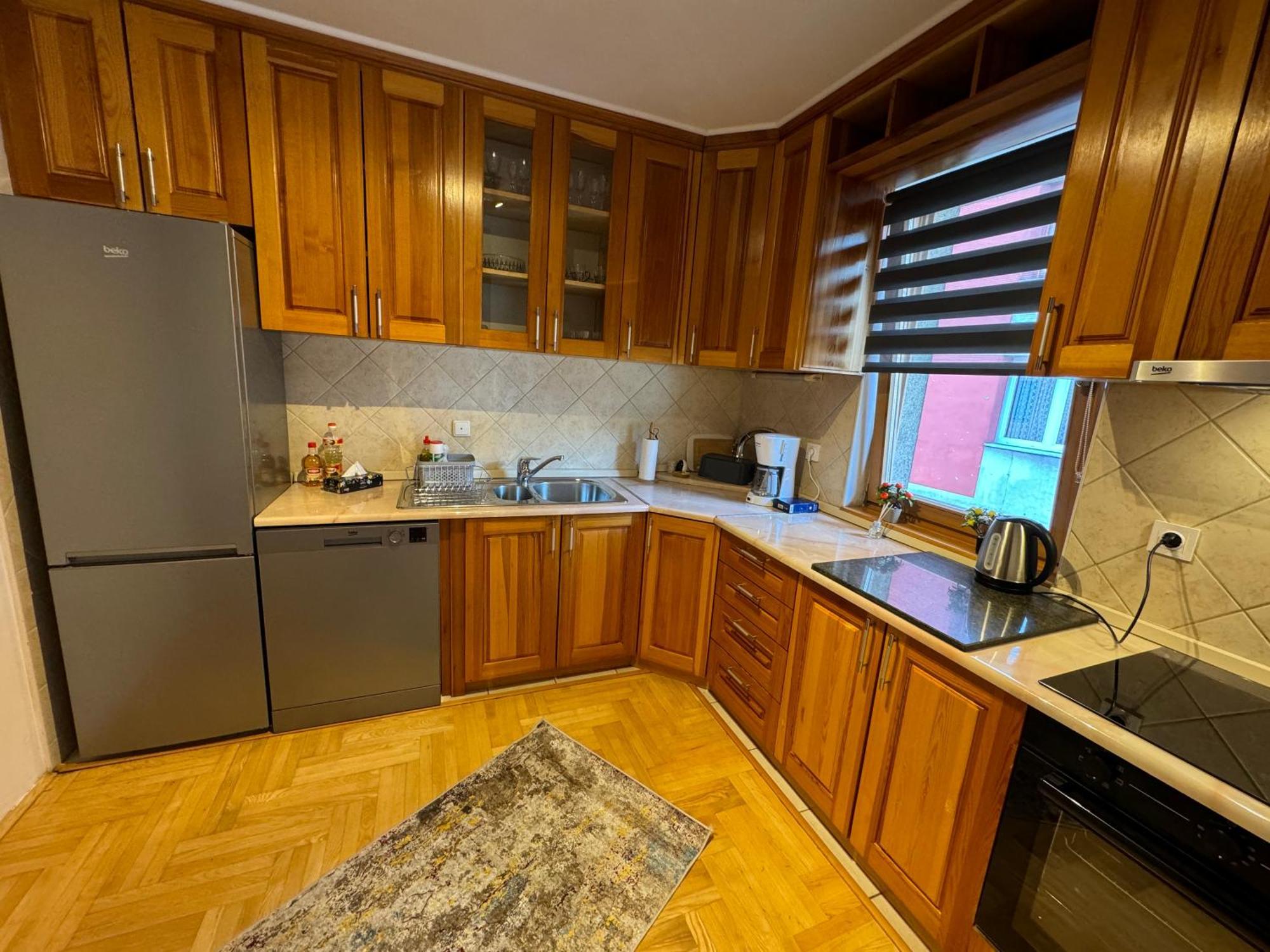 Latin Bridge - 2bdr, 80m2 In With Free Private Parking - Old Town Apartment *