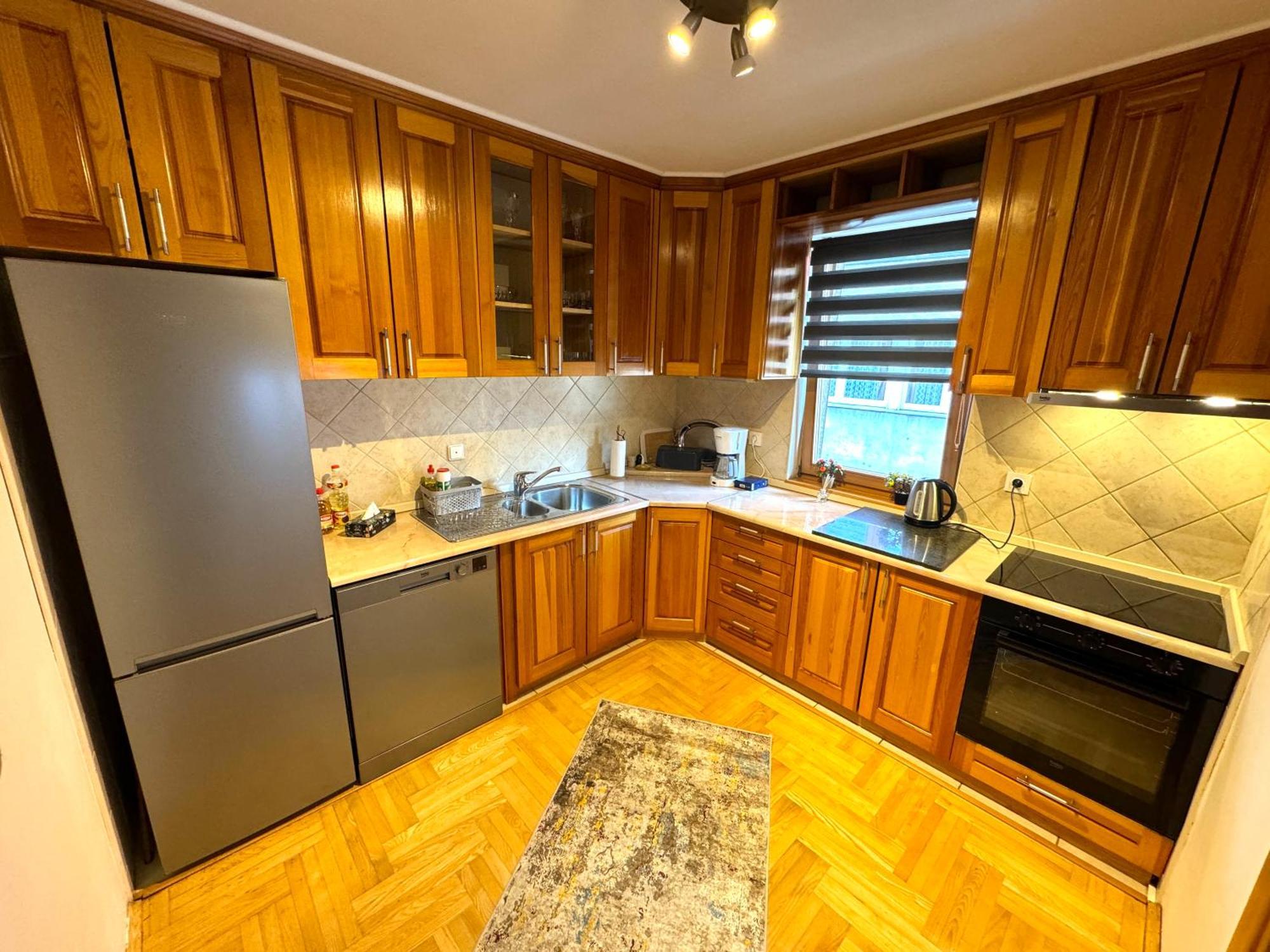 Latin Bridge - 2bdr, 80m2 In With Free Private Parking - Old Town *