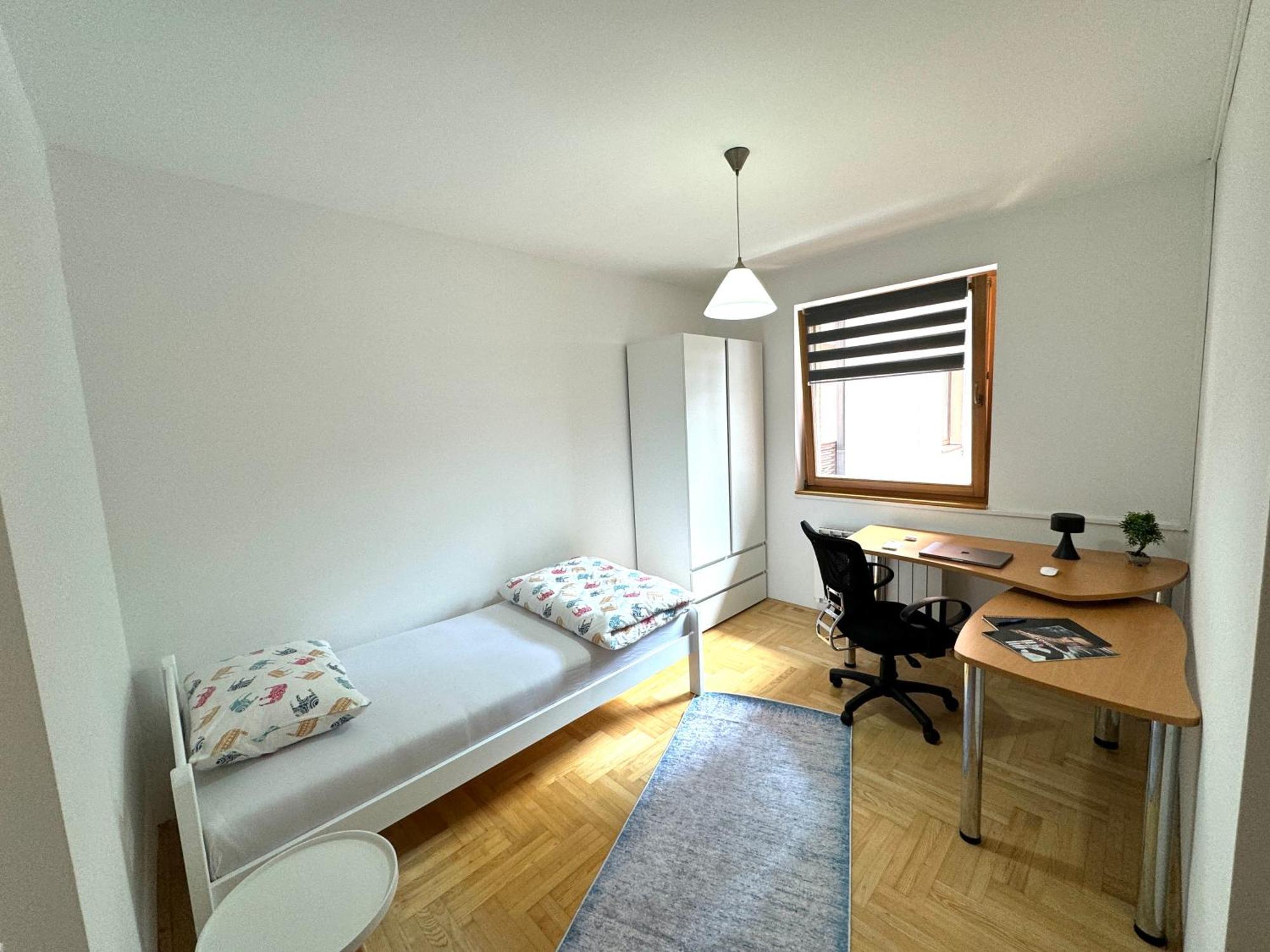 Latin Bridge - 2bdr, 80m2 In With Free Private Parking - Old Town * SJJ