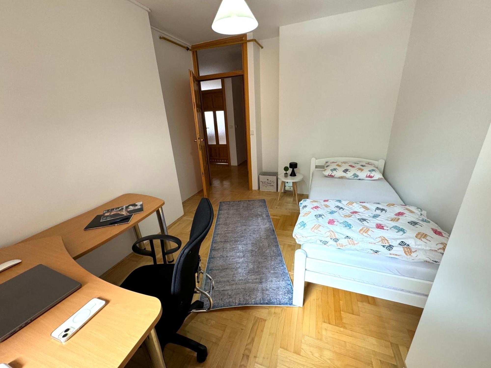 Latin Bridge - 2bdr, 80m2 In With Free Private Parking - Old Town Apartment