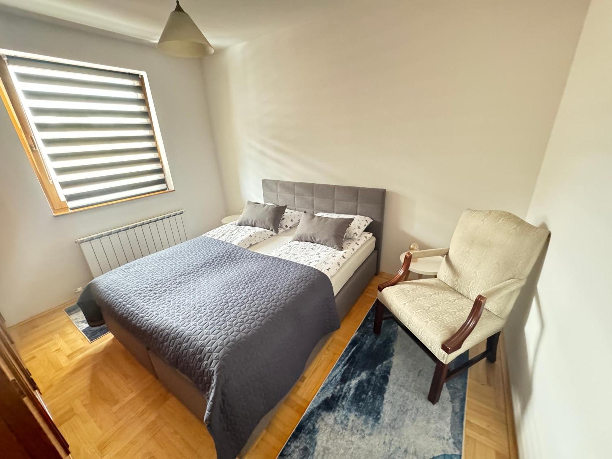 Latin Bridge - 2bdr, 80m2 In With Free Private Parking - Old Town SJJ