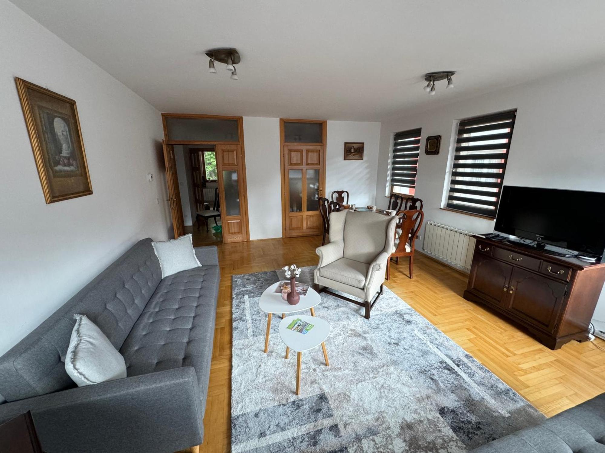 Latin Bridge - 2bdr, 80m2 In With Free Private Parking - Old Town Apartment SJJ