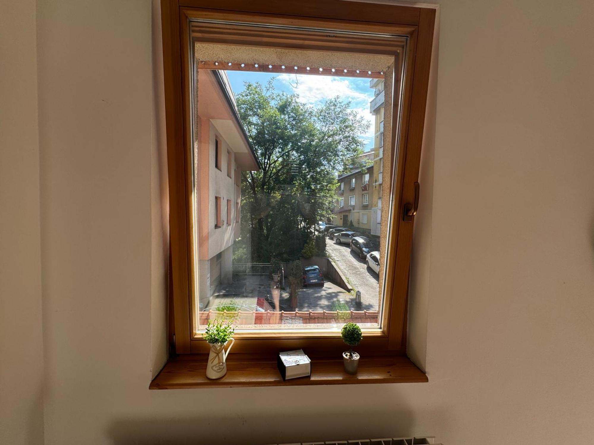 Latin Bridge - 2bdr, 80m2 In With Free Private Parking - Old Town * SJJ